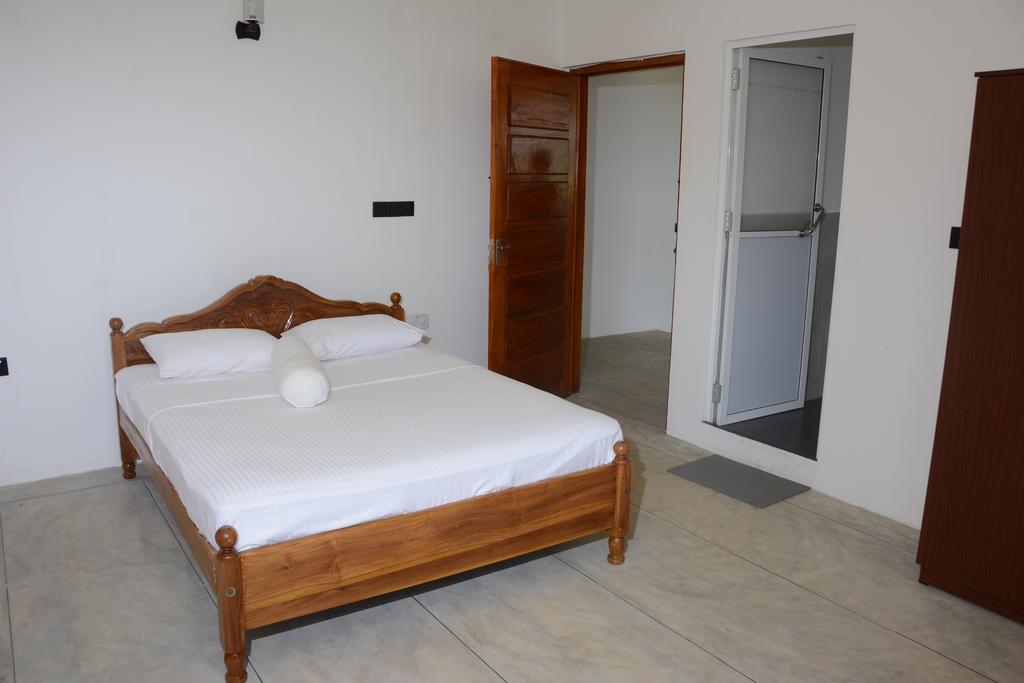 Hotel Tobiko Trincomalee Exterior foto